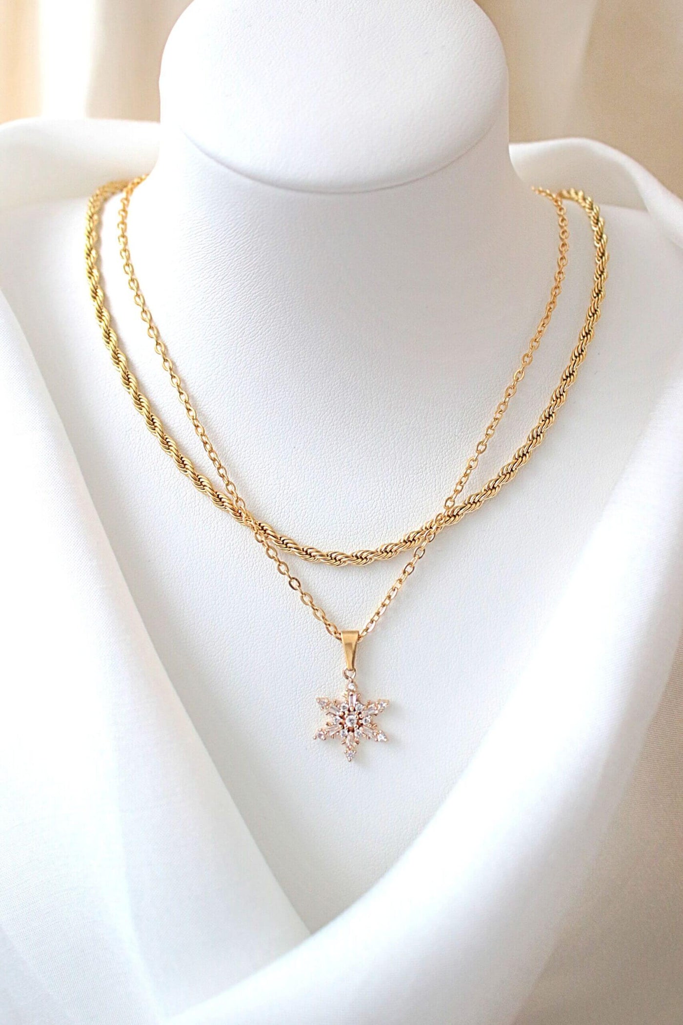 Necklace - Snowflake - 24k gold plated.